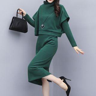 Set: Short-sleeve Sweater + Long-sleeve Midi Knit Dress