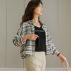 Dual-pocket Cropped Plaid Shirt