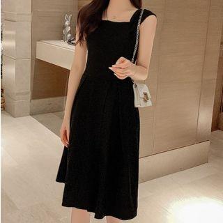 Slit-side Plain Sleeveless Midi Dress