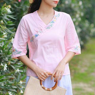 Flower Embroidered Elbow-sleeve V-neck T-shirt