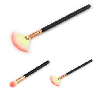 Fan / Pointed Makeup Brush