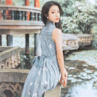 Sleeveless Leaf Embroidered Midi A-line Qipao Dress
