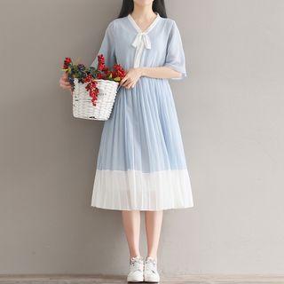 Elbow-sleeve Two-tone Pleated Midi Dress