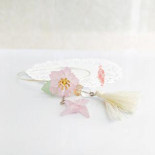 Flower Accent Tasseled Bracelet