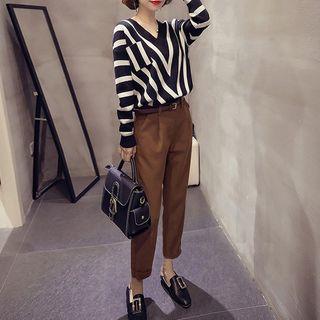 Set: V-neck Printed Sweater + Straight-cut Pants