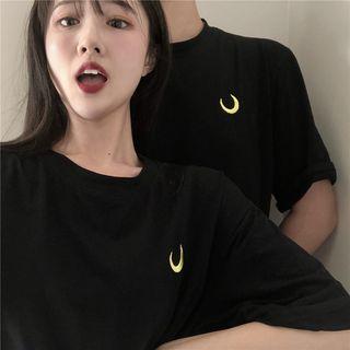 Short-sleeve Crescent Embroidered T-shirt