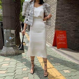 Zip-side Satin Swing Skirt