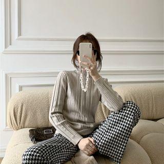 Mock-neck Plain Sweater / Houndstooth Split Straight-cut Pants