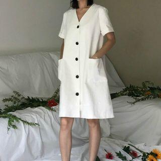 V-neck Pocketed Short-sleeve Dress