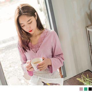 Lace Trim V-neck T-shirt