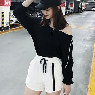 Hooded Long-sleeve T-shirt / Contrast Trim Shorts