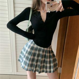 Long-sleeve Henley T-shirt / Pleated Skirt