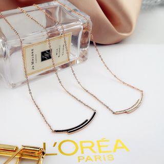 Stainless Steel Curved Bar Pendant Necklace