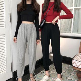 Long-sleeve Cropped T-shirt / Plain Jogger Pants