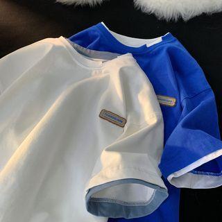 Mock Two-piece Short-sleeve Label Applique T-shirt