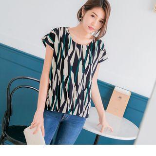 Geo Pattern Short Sleeve Top