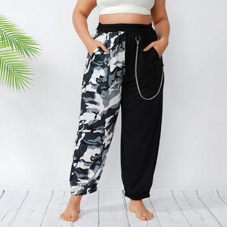 Plus Size Chain Accent Camouflage Sweatpants