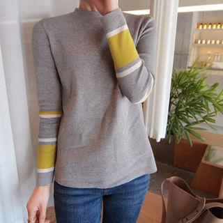 Round0-neck Contrast-trim Knit Top