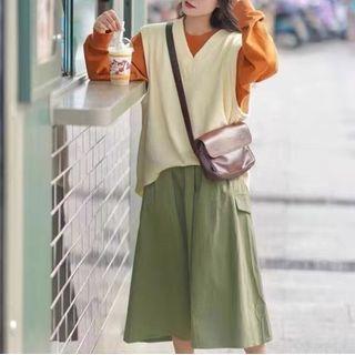Print Sweatshirt / V-neck Sweater Vest / Midi A-line Skirt / Set