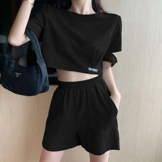 Set: Short-sleeve Cut-out Cropped T-shirt + Shorts