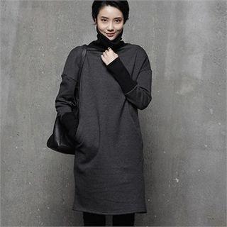 Turtleneck Rib-detail Shift Dress