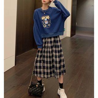 Planet Print Pullover / Plaid Midi A-line Skirt
