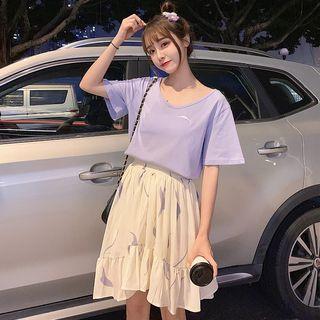 Set: V-neck Short-sleeve T-shirt + Printed A-line Skirt