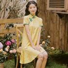 Plaid Short-sleeve Shift Qipao