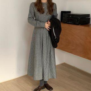 Long-sleeve Plaid Midi A-line Dress Gingham - Black & White - One Size