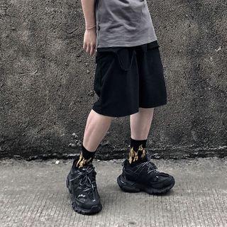 Pocket-side Straight-cut Shorts