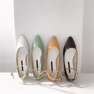 Strap Patent Flats