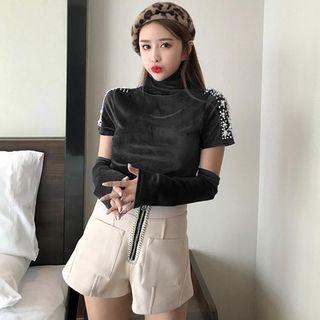 Turtleneck Short-sleeve T-shirt / High Waist Shorts