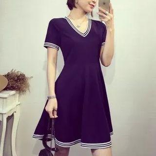 Piped V-neck Short-sleeve Dress
