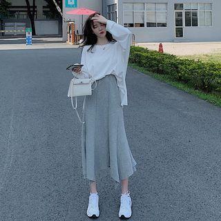 Plain T-shirt / Asymmetric Skirt