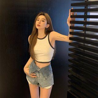 Crop Tank Top / Denim Shorts