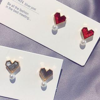 Faux Pearl & Heart Stud Earring