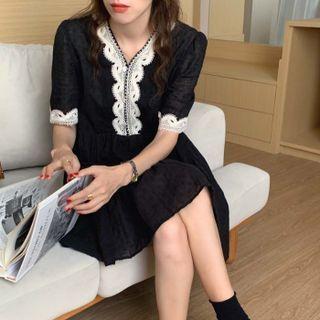 Short-sleeve V-neck Lace Trim Dress Black - One Size