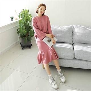 Set: Drop-shoulder T-shirt + Ruffle-hem Midi Skirt