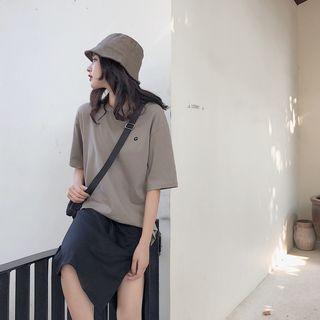 Lettering Print Short-sleeve T-shirt / Plain High-waist Skirt