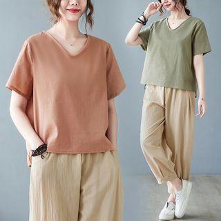 Short-sleeve V-neck T-shirt / Cropped Baggy Pants / Set