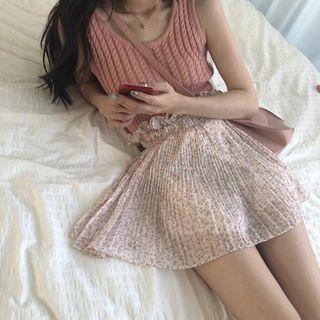 Sleeveless Cable Knit Top / Floral Printed Pleated Skirt