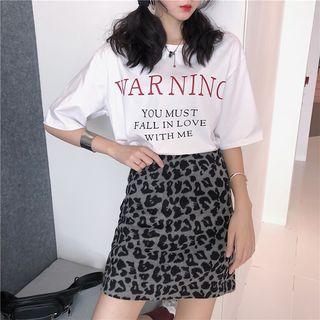 Printed Elbow Sleeve T-shirt / Leopard Mini Skirt
