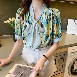 Short-sleeve Patterned Bow Accent Blouse