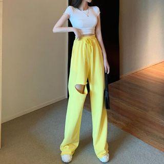 Short-sleeve Cropped T-shirt / Ripped Wide Leg Pants