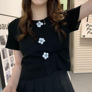 Flower-button Cropped Top