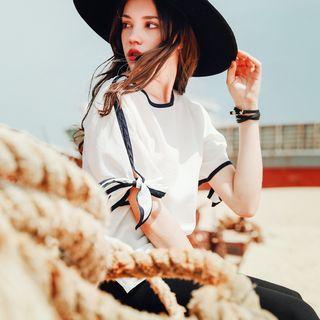 Contrasted Tie-cuff Short-sleeved Top