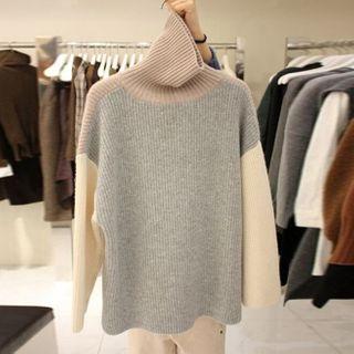 Color Panel Turtle-neck Sweater