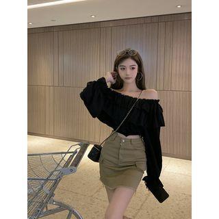 Off-shoulder Ruffle Cropped Blouse / Frayed Mini Pencil Skirt
