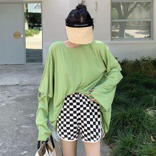 Long-sleeve Cutout T-shirt / Plaid Shorts