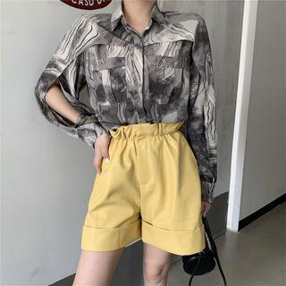 Plain Blazer / Tie-dyed Shirt / High-waist Shorts